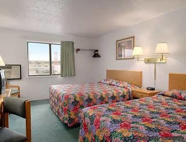Super 8 By Wyndham Glendive Hotell Eksteriør bilde